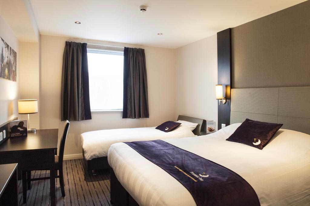 Premier Inn Manchester - Prestwich Exterior photo