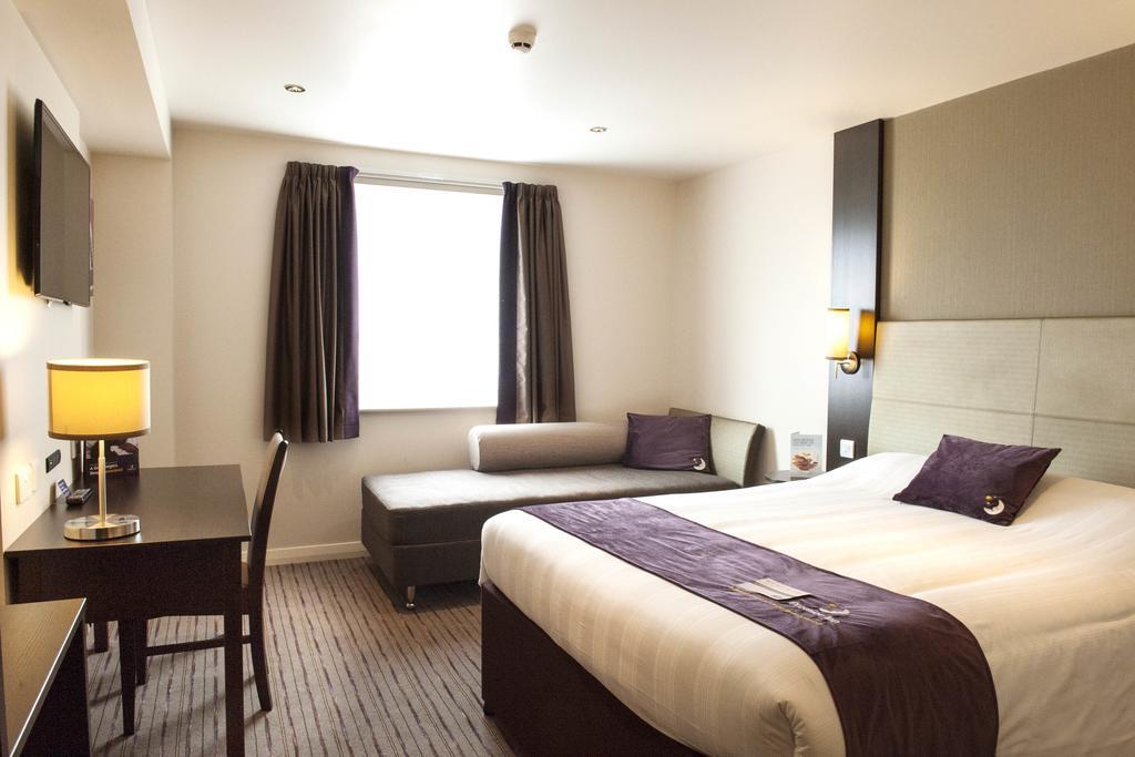Premier Inn Manchester - Prestwich Exterior photo