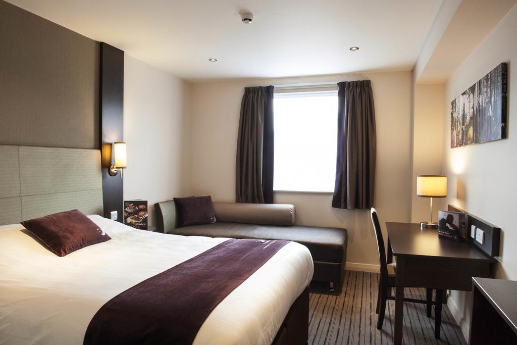 Premier Inn Manchester - Prestwich Exterior photo